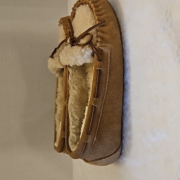 Minnetonka | Women's Tan Leather Slip-On Moccasin Indoor/Outdoor Slippers Sz 7 - Picture 4 of 12